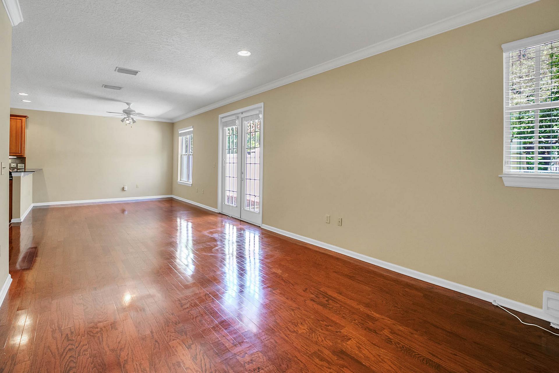 512-S-Orleans-Ave.--2-Tampa--FL-33606--02--Living-Area-1.jpg