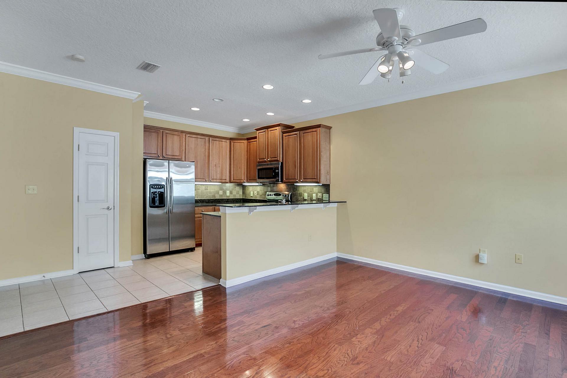 512-S-Orleans-Ave.--2-Tampa--FL-33606--06--Dining-Area.jpg