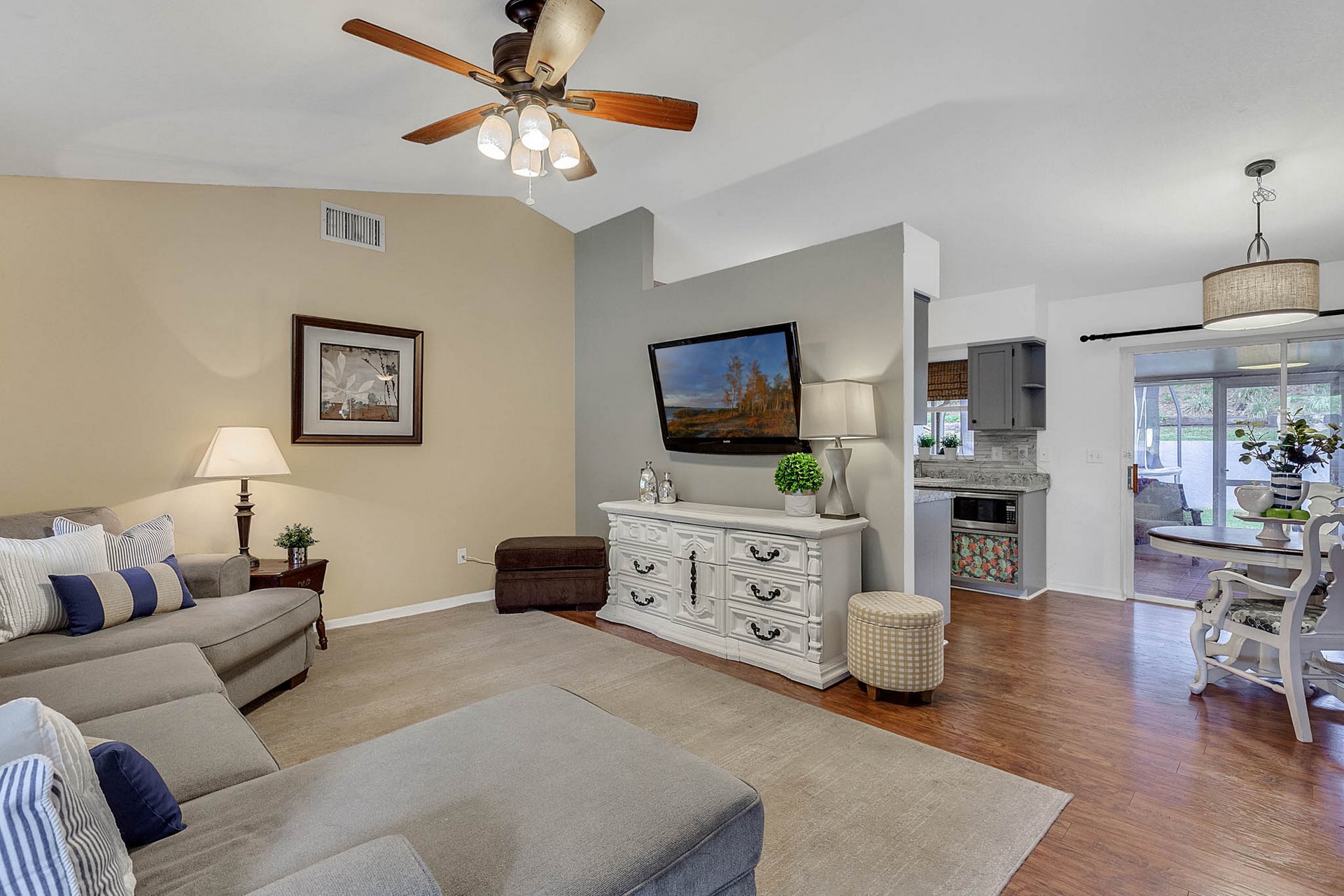 1413-15th-St--Clermont--FL-34711----05---Family-Room.jpg