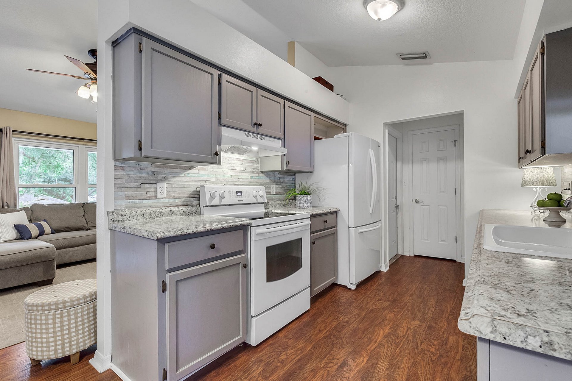 1413-15th-St--Clermont--FL-34711----07---Kitchen.jpg