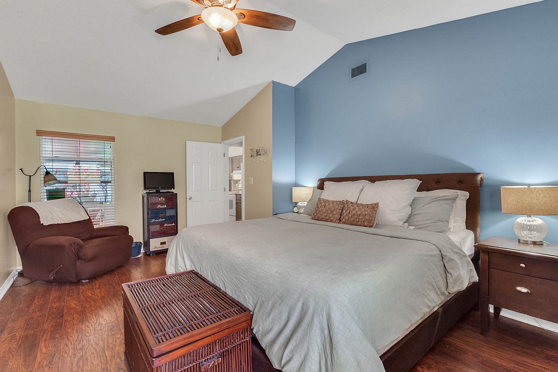 1413-15th-St--Clermont--FL-34711----13---Master-Bedroom.jpg