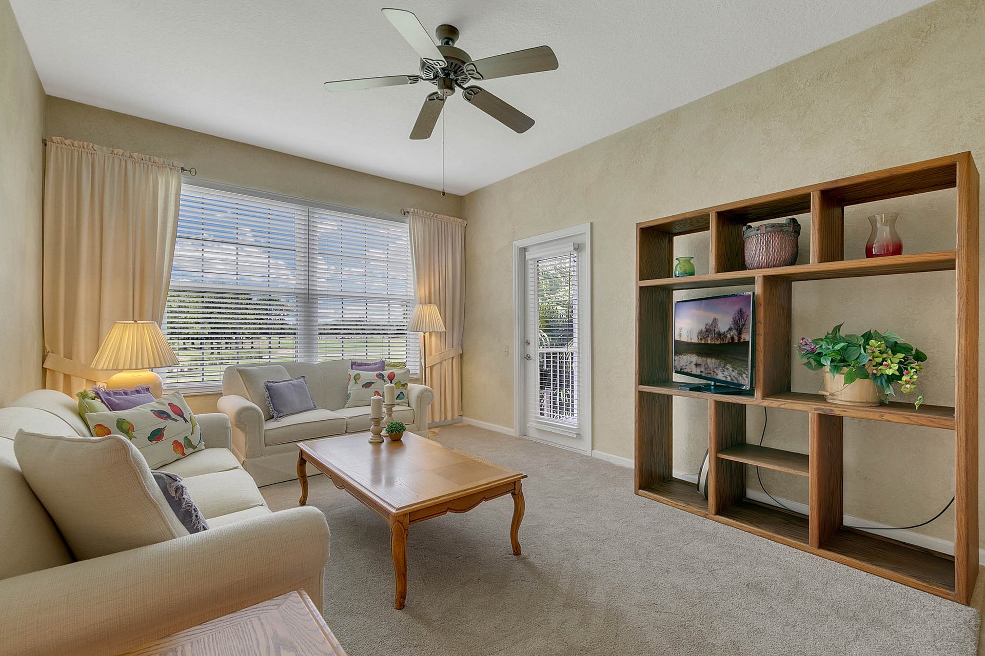 13500-Turtle-Marsh-Loop--823--Orlando--FL-32837----05---Family-Room.jpg