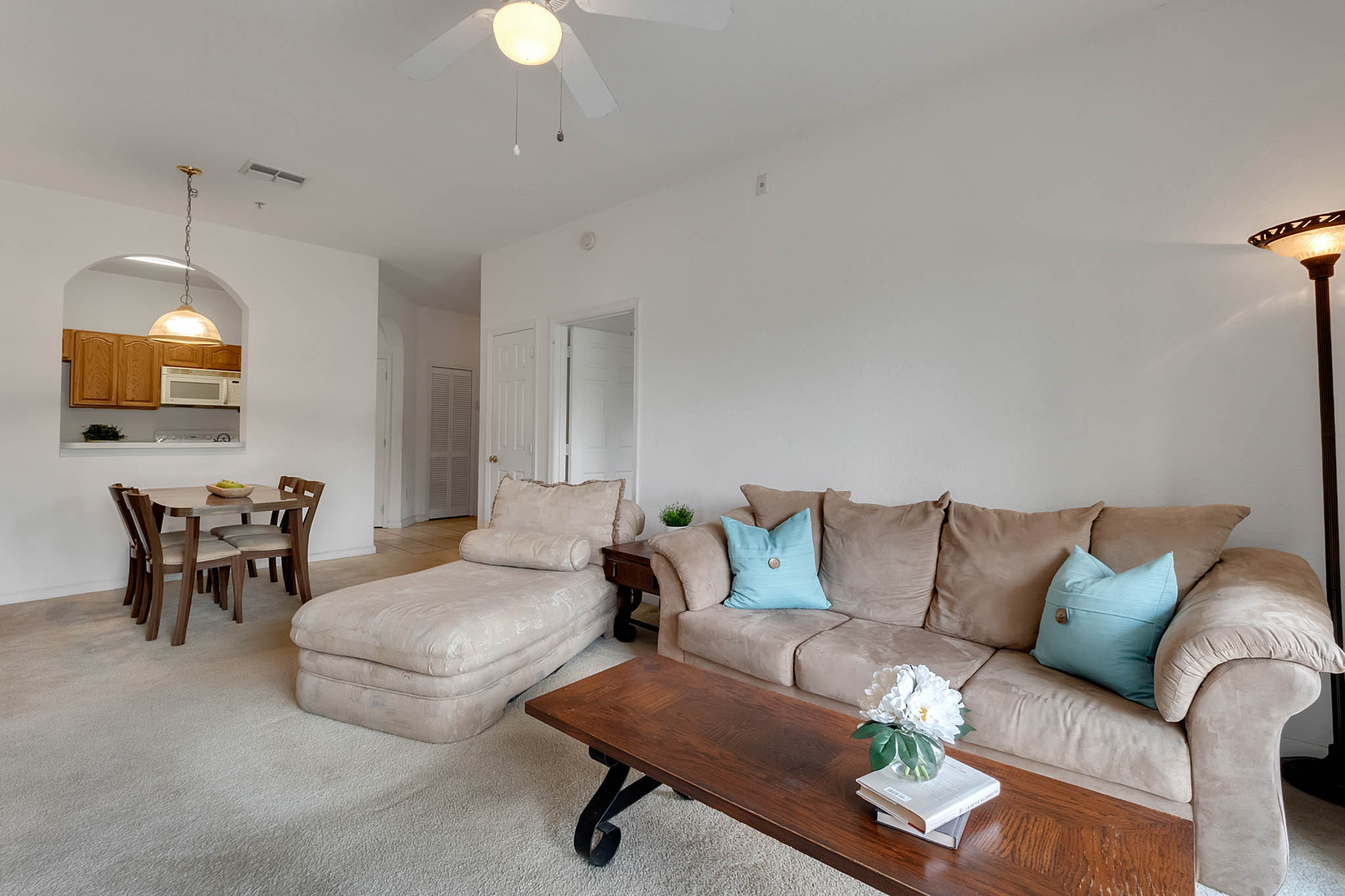 13548-Turtle-Marsh-Loop--437.-Orlando--FL-32837----01---Family-Room.jpg