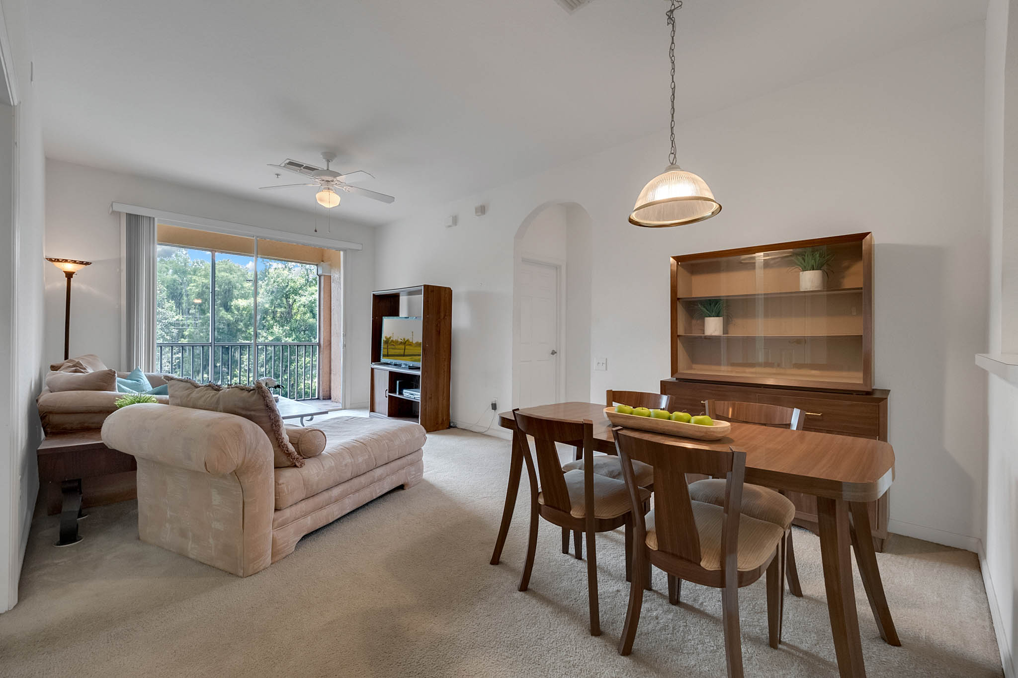 13548-Turtle-Marsh-Loop--437.-Orlando--FL-32837----03---Family-Room.jpg