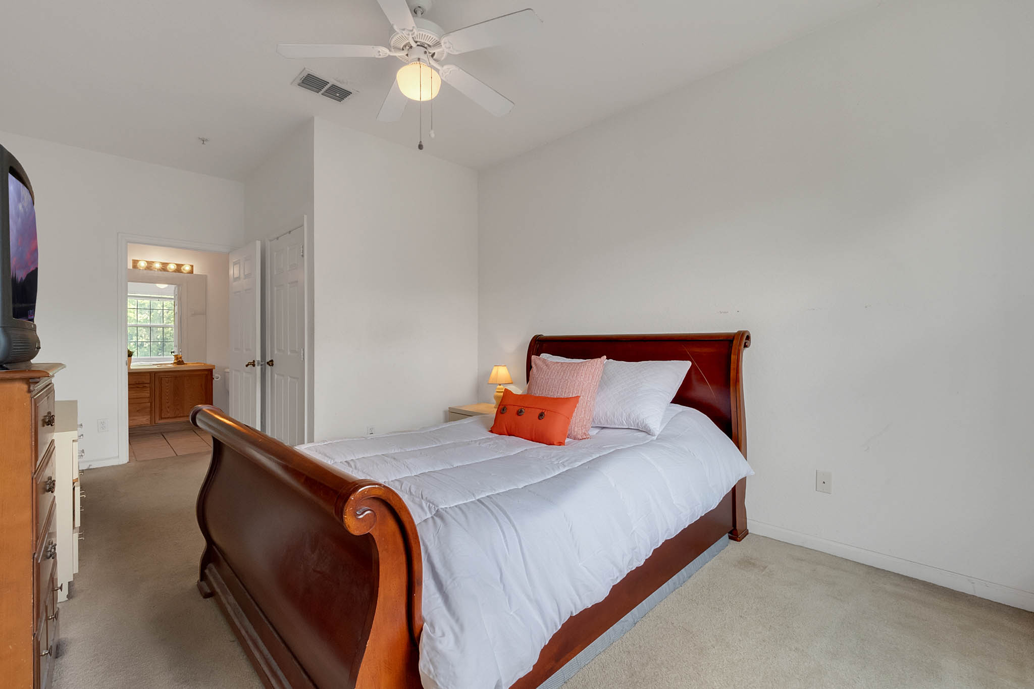 13548-Turtle-Marsh-Loop--437.-Orlando--FL-32837----07---Master-Bedroom.jpg