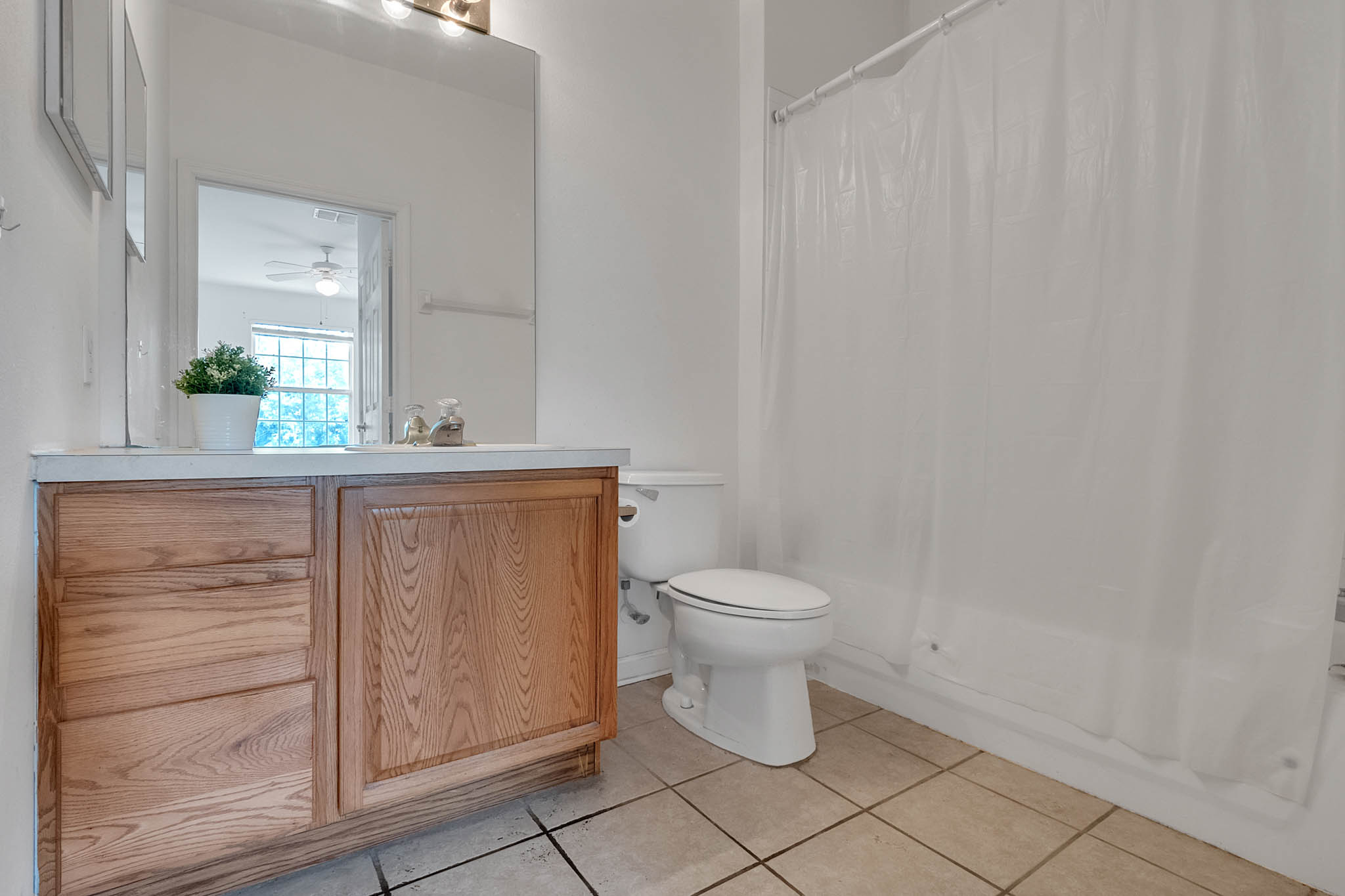 13548-Turtle-Marsh-Loop--437.-Orlando--FL-32837----08---Master-Bathroom.jpg