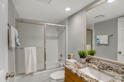 14250-Lark-Ct.-Clearwater--FL-33762--26--Main-Bath.jpg