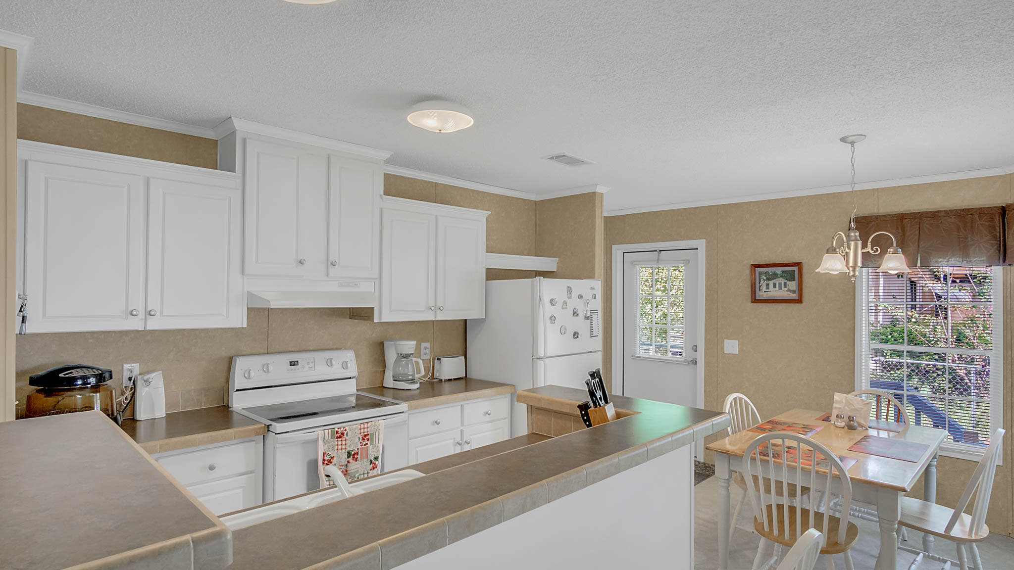 24024-Gobbler-Rd--Astor--FL-32102----07---Kitchen.jpg
