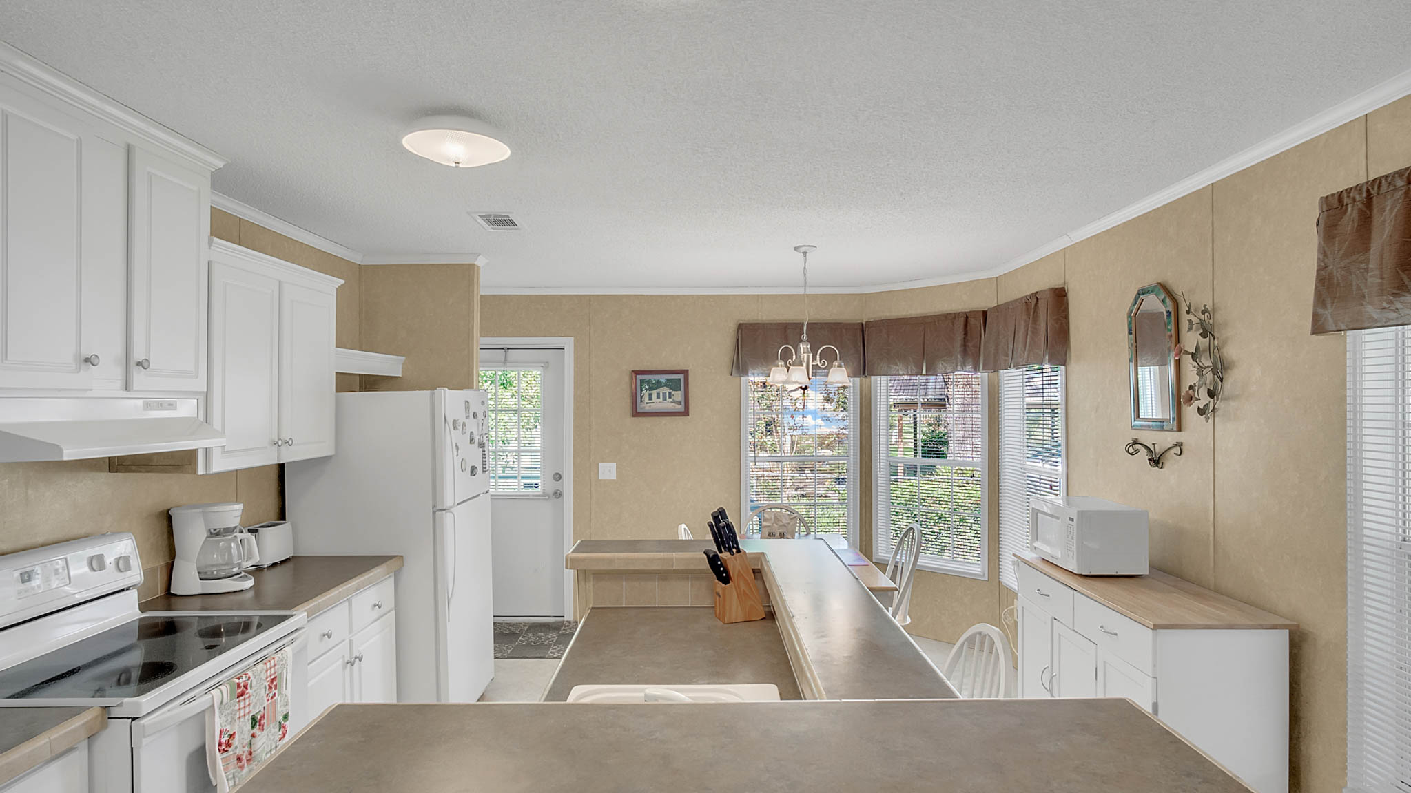 24024-Gobbler-Rd--Astor--FL-32102----08---Kitchen.jpg