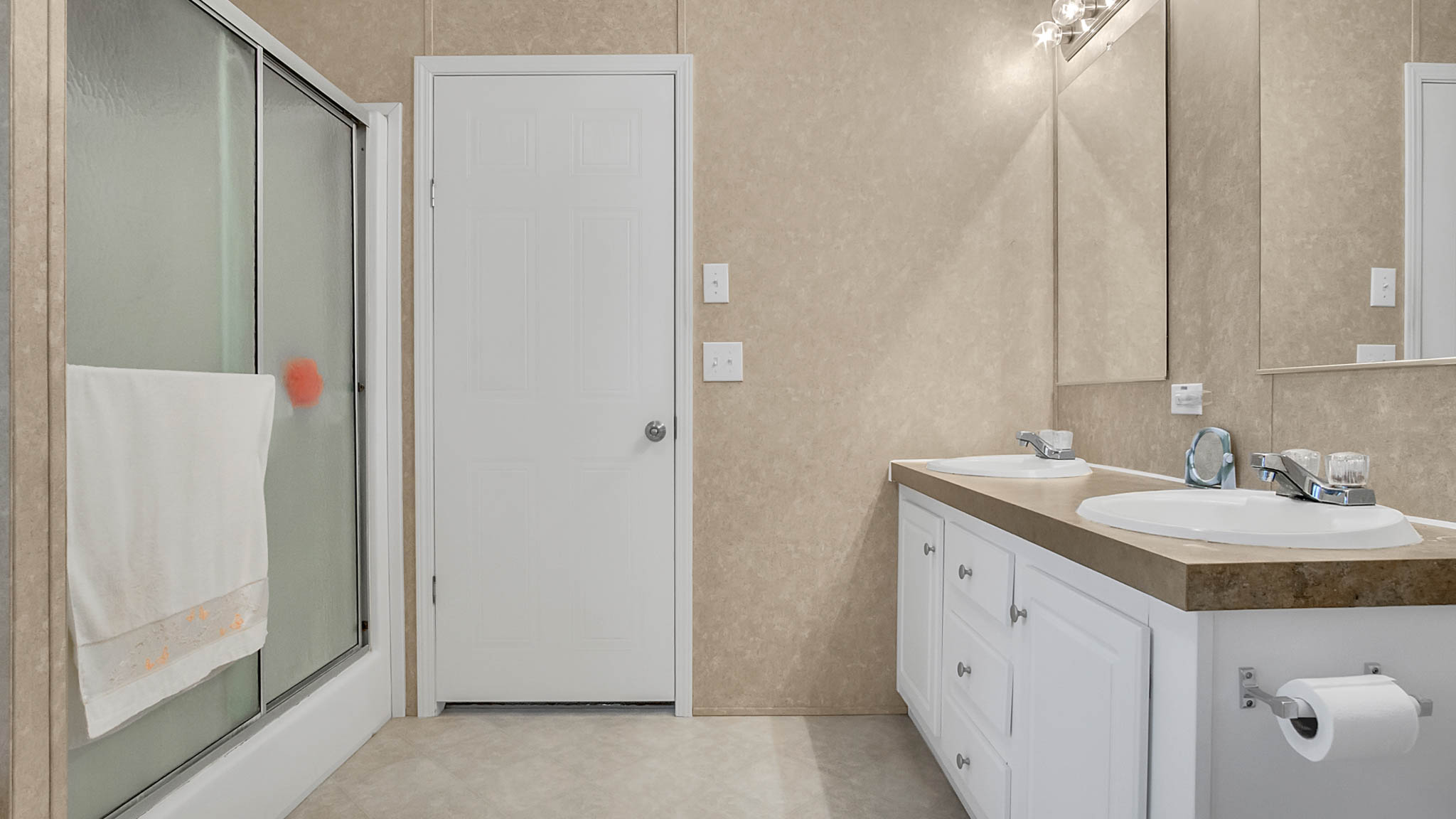 24024-Gobbler-Rd--Astor--FL-32102----14---Master-Bathroom.jpg