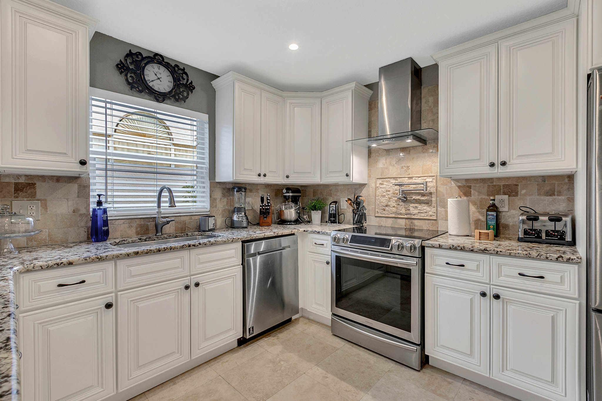 2439-Lake-Jackson-Cir--Apopka--FL-32703---08---.jpg