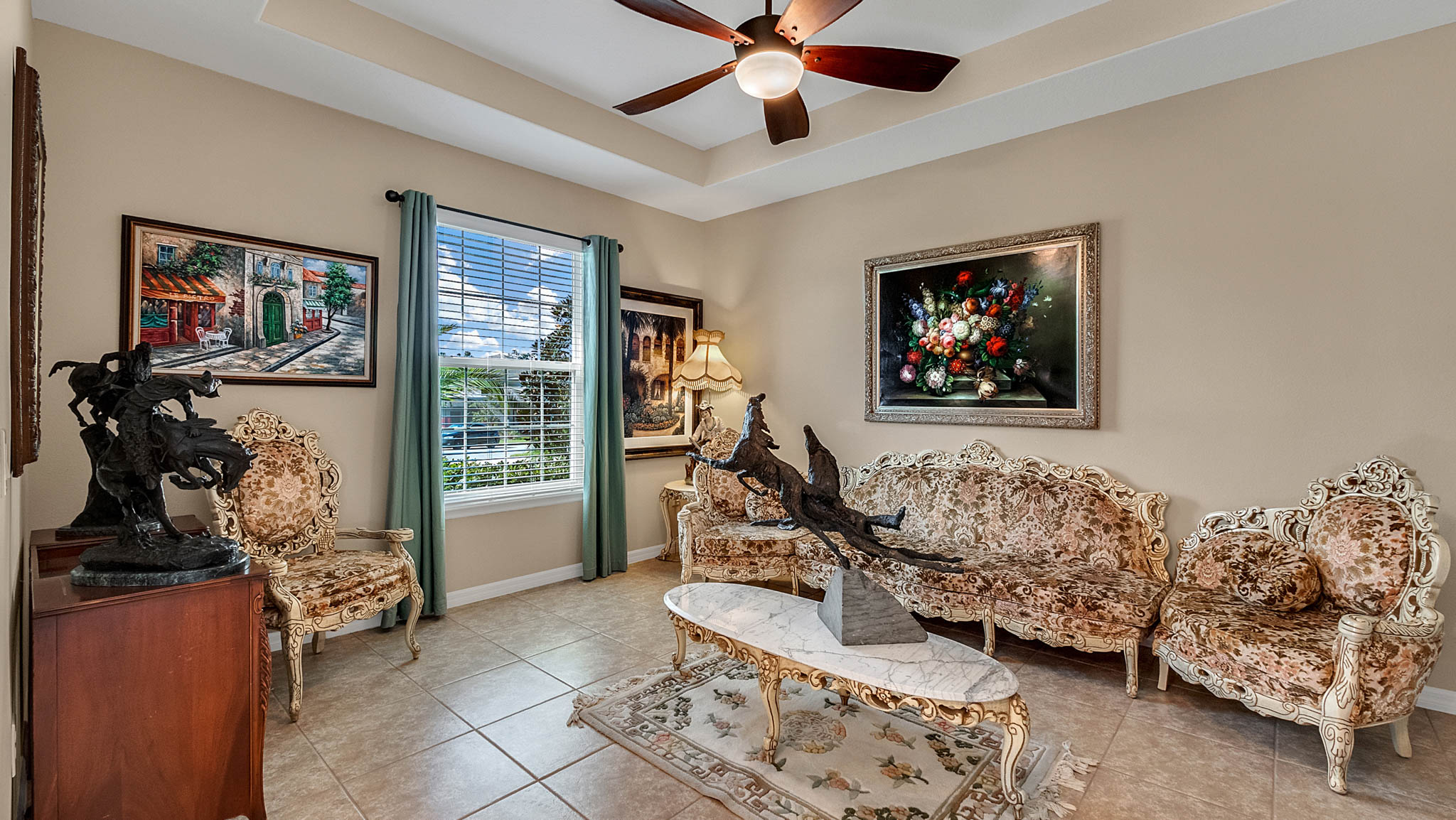 105-W-Cherry-Pl--DeLand--FL-32724----04---Living.jpg
