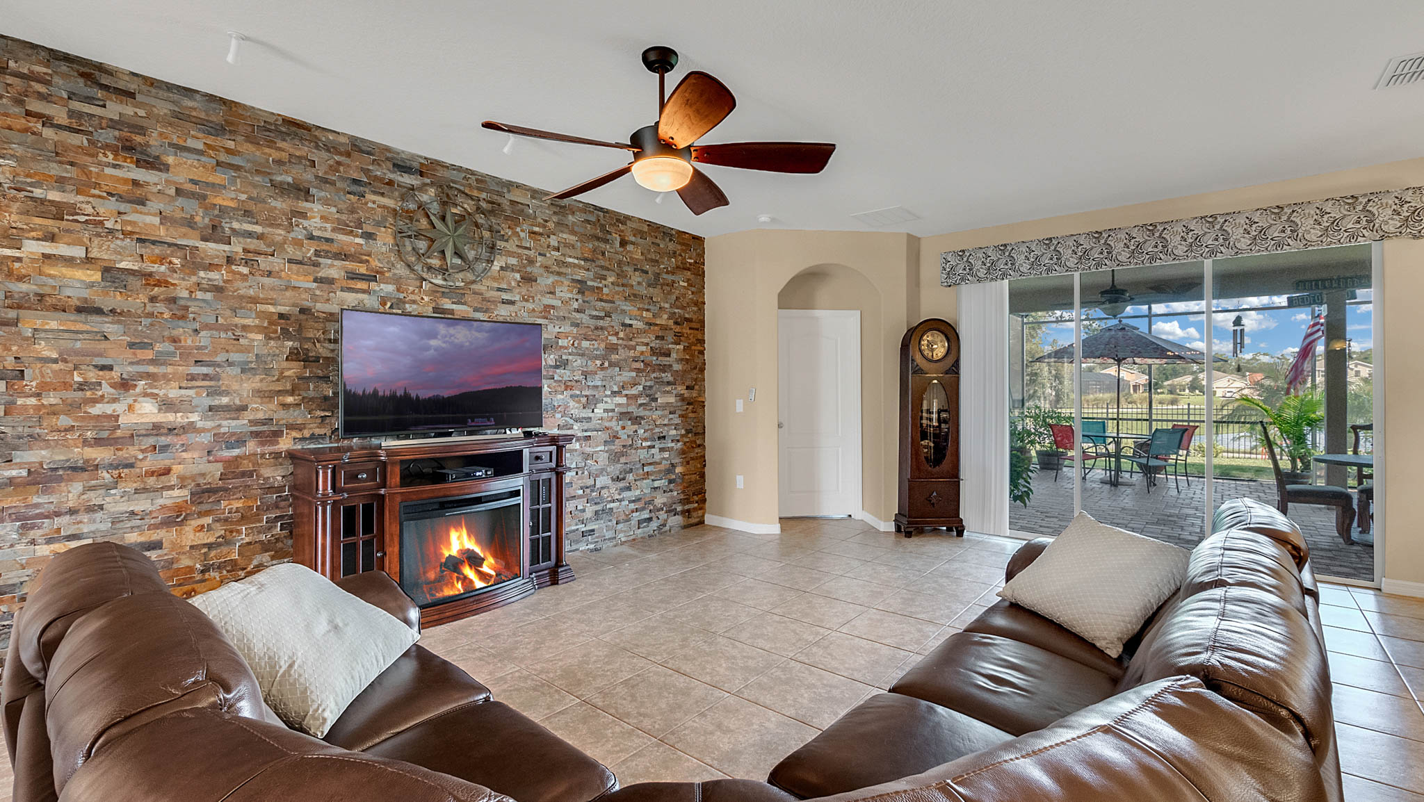 105-W-Cherry-Pl--DeLand--FL-32724----06---Family-Room.jpg