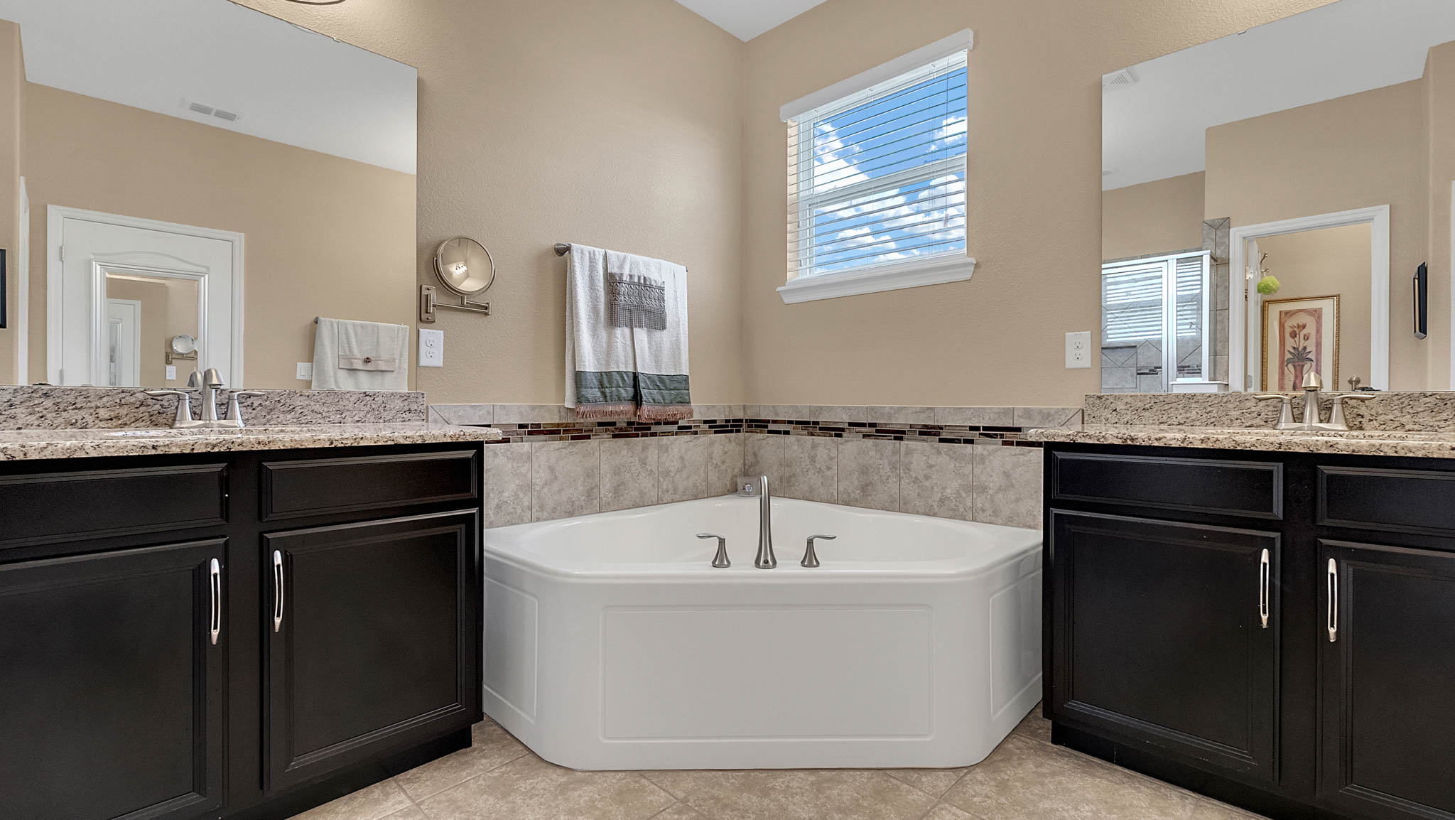 105-W-Cherry-Pl--DeLand--FL-32724----13---Master-Bathroom.jpg