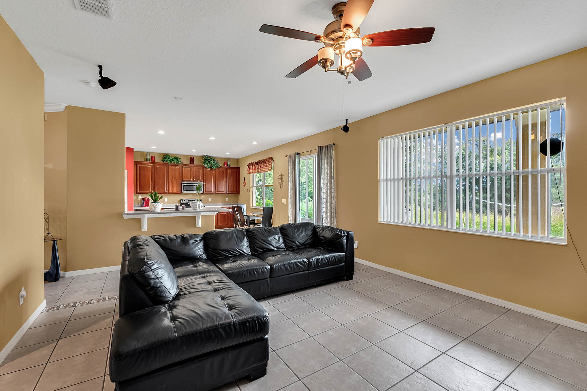 1885-Scrub-Jay-Rd--Apopka--FL-32703----08---Family-Room.jpg