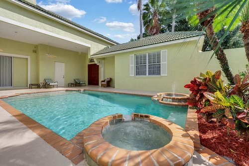 8245-Lake-Serene-Dr--Orlando--FL-32836---05---Pool.jpg