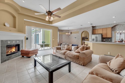 8245-Lake-Serene-Dr--Orlando--FL-32836---14---Family-Room.jpg