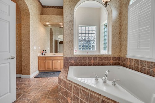 8245-Lake-Serene-Dr--Orlando--FL-32836---21---Master-Bathroom.jpg