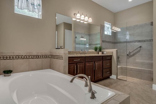 243-Silver-Maple-Rd--Groveland--FL-34736---17---Master-Bathroom.jpg
