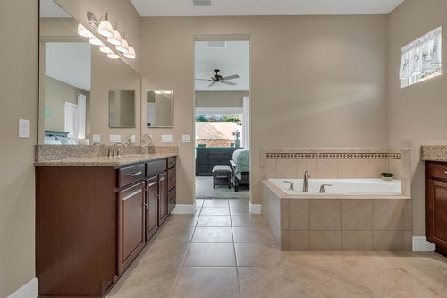 243-Silver-Maple-Rd--Groveland--FL-34736---18---Master-Bathroom.jpg