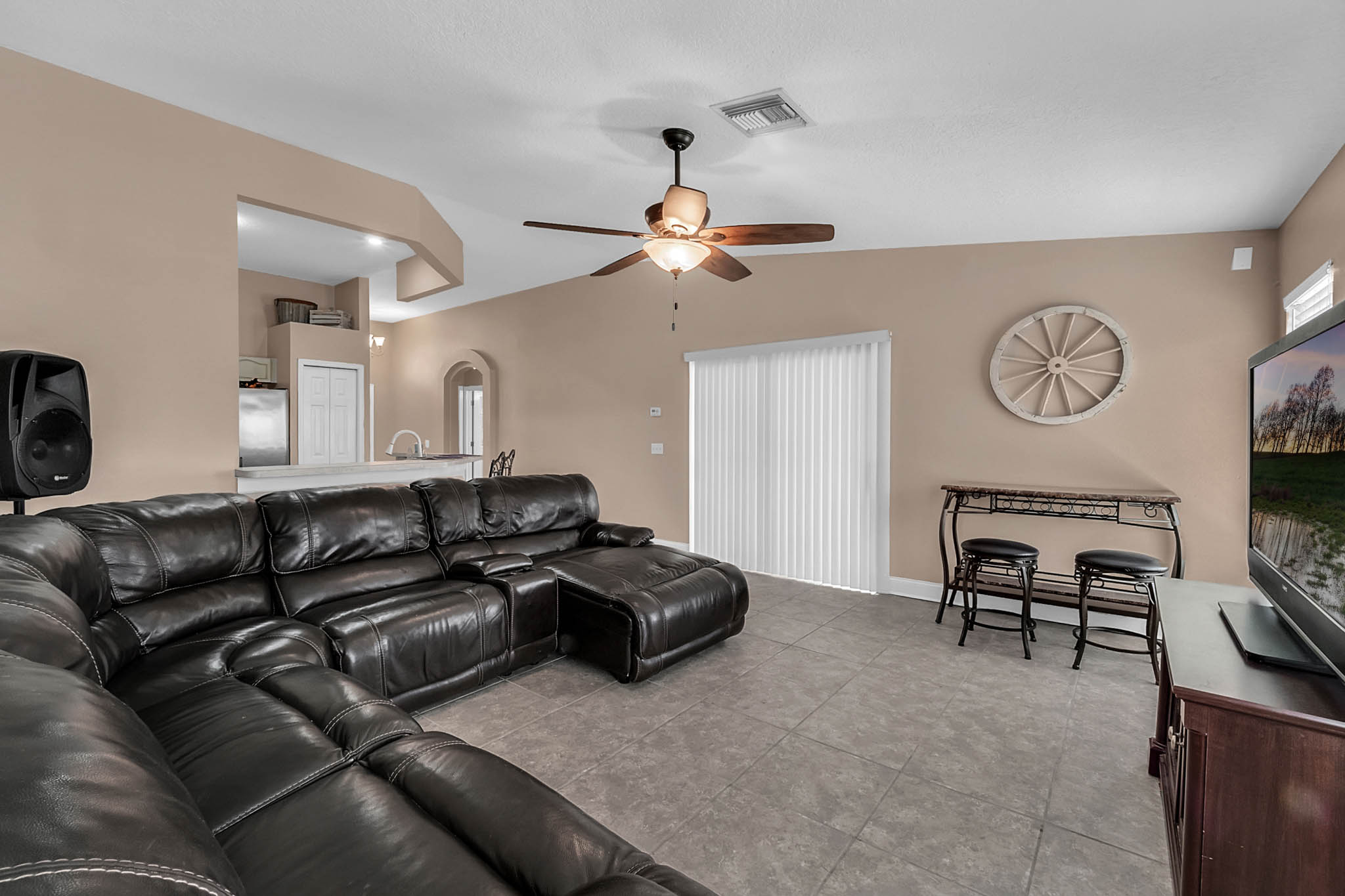 3605-Meadow-Green-Dr--Tavares--FL-32778----08---Family-Room.jpg