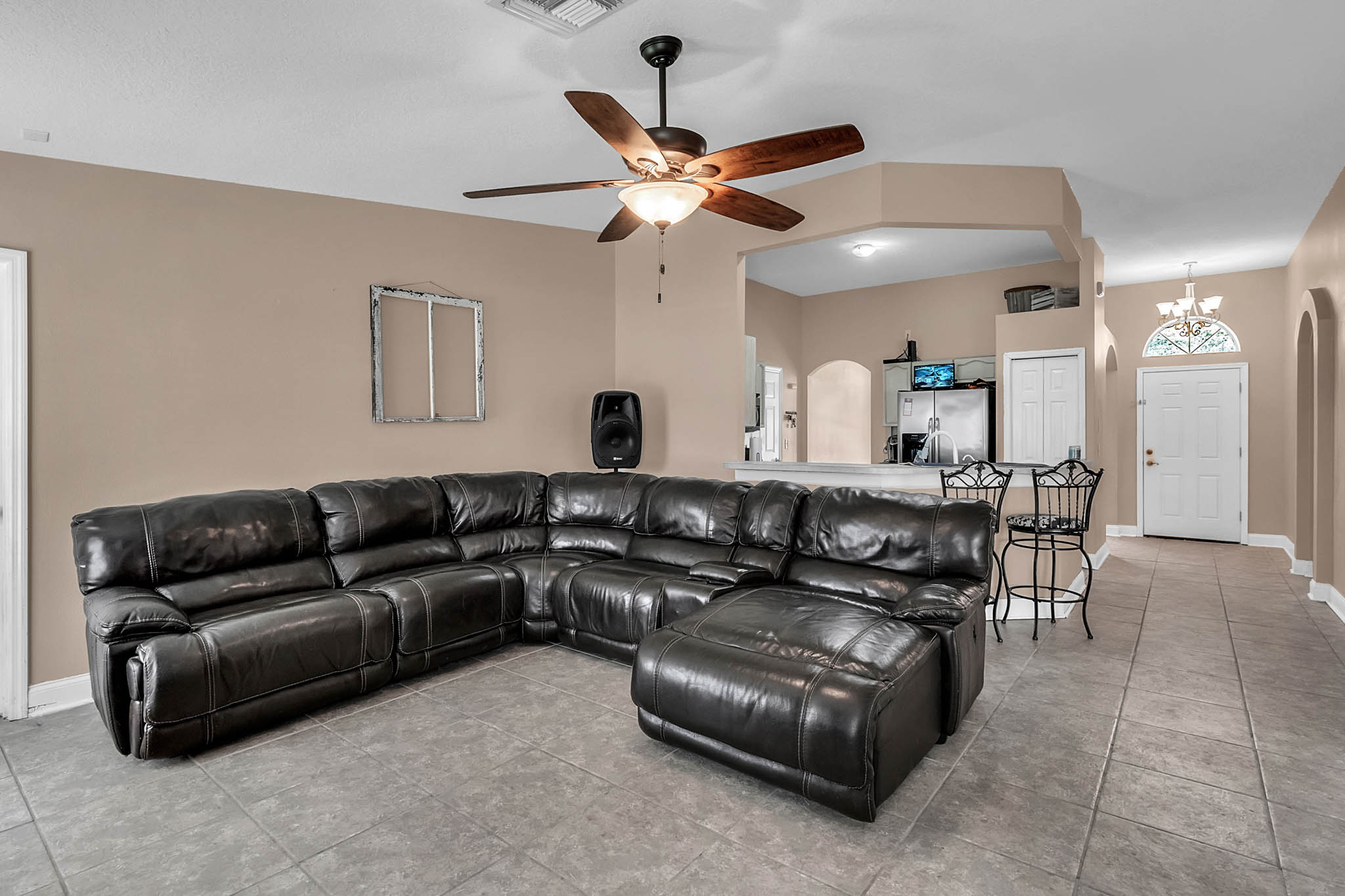 3605-Meadow-Green-Dr--Tavares--FL-32778----09---Family-Room.jpg