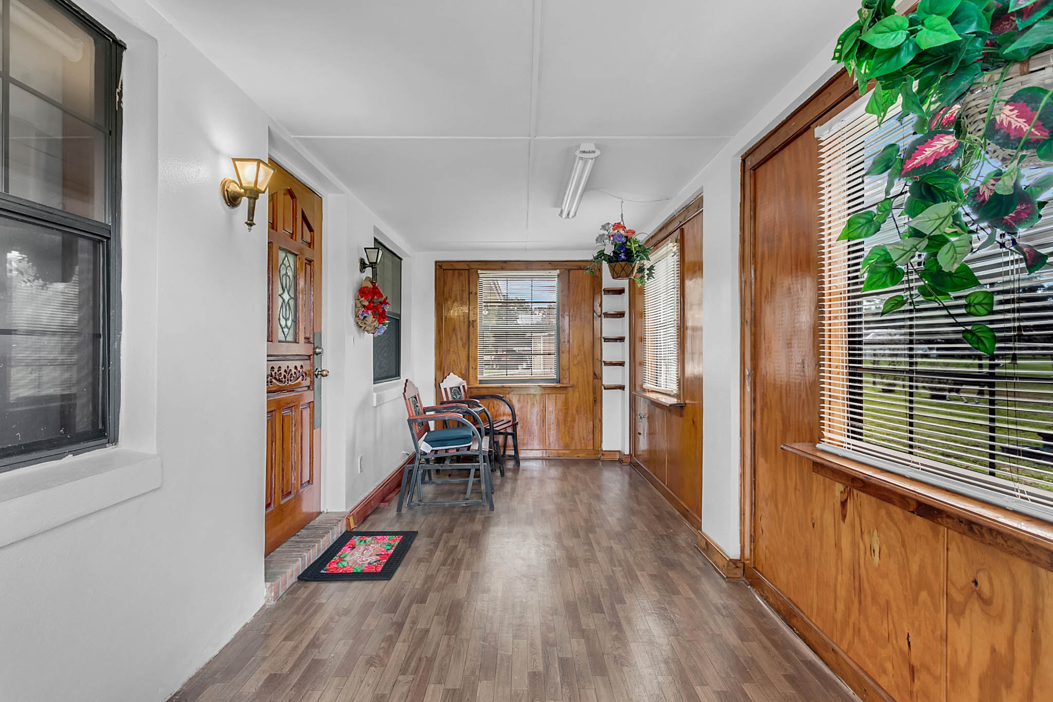 2650-Co-Rd-762--Webster--FL-33597---02---Porch.jpg