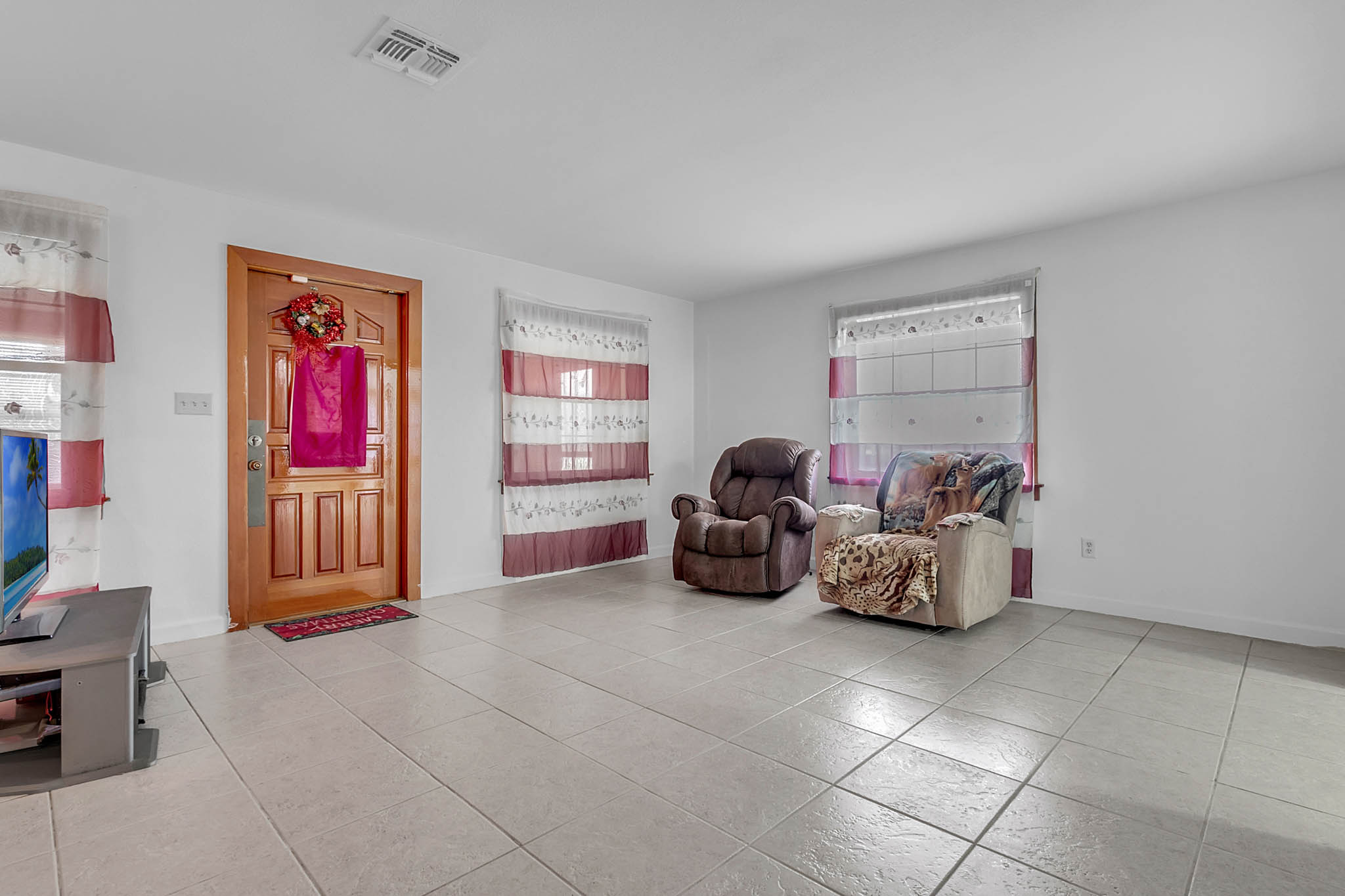 2650-Co-Rd-762--Webster--FL-33597---03---Foyer.jpg