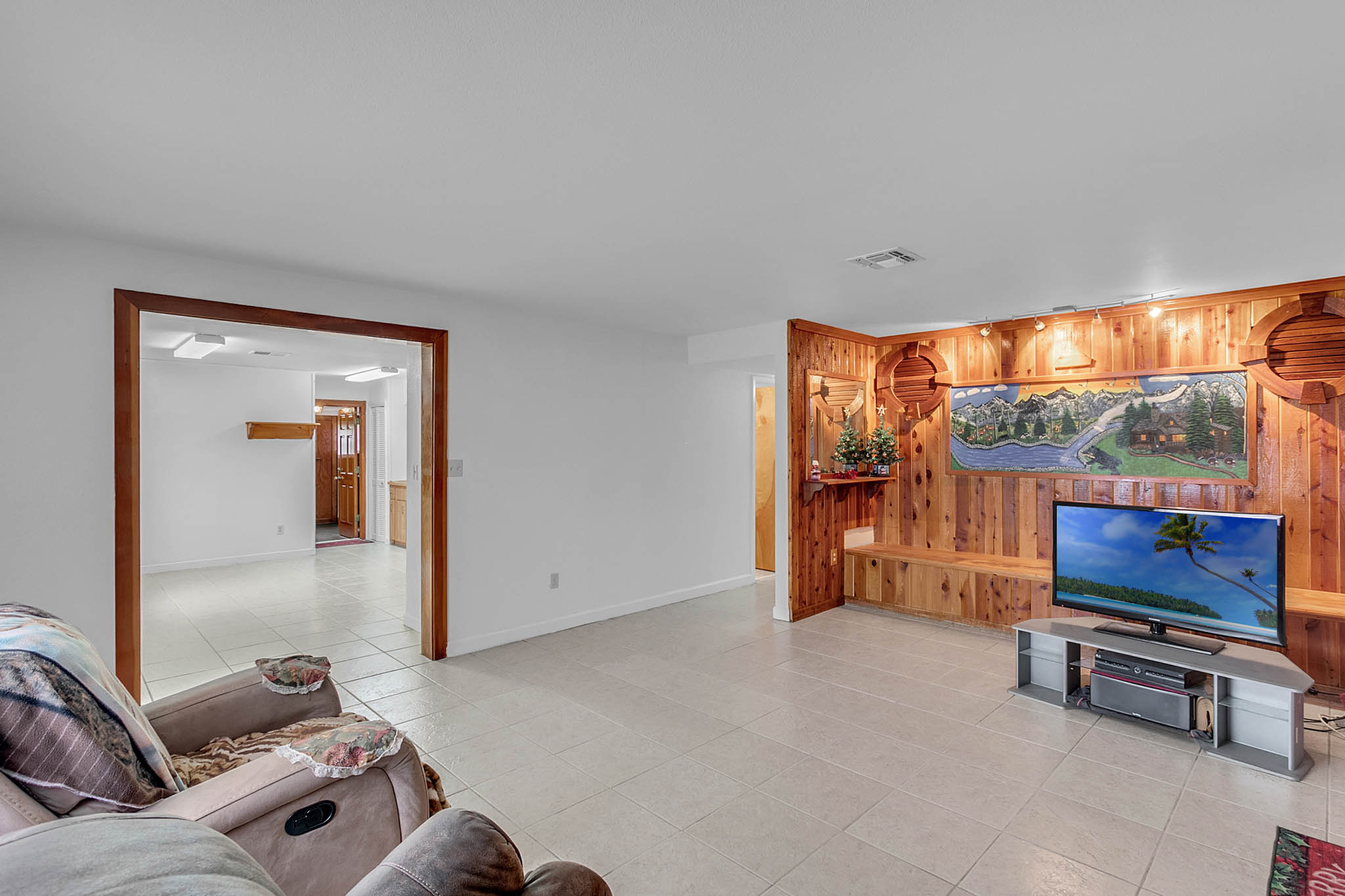 2650-Co-Rd-762--Webster--FL-33597---05---Family-Room.jpg