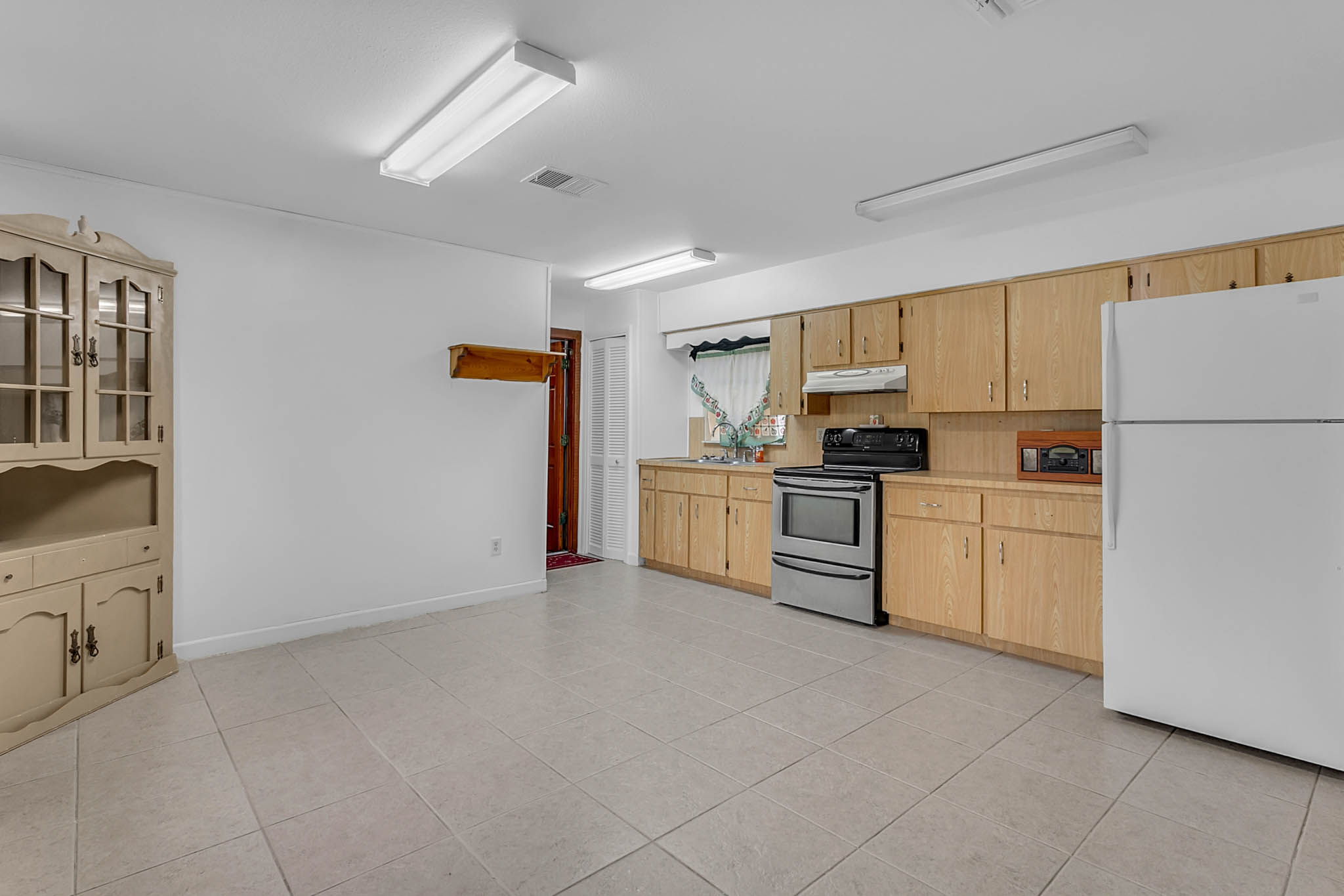 2650-Co-Rd-762--Webster--FL-33597---06---Kitchen.jpg
