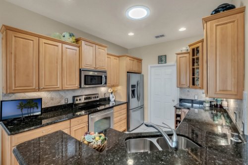 8015-St-James-Way--Mt-Dora--FL-32757----08---Kitchen.jpg