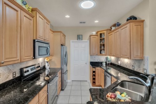 8015-St-James-Way--Mt-Dora--FL-32757----09---Kitchen.jpg