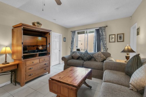 974-Knollwood-Dr--Davenport--FL-33837----10---Family-Room.jpg