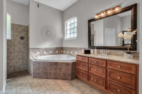 6114-Indian-Meadow-St--Orlando--FL-32819----25---Master-Bathroom.jpg