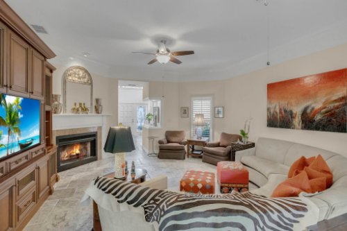 2706-Chambray-Ln.-Tampa--FL-33611--07--Living-Room-1----3.jpg