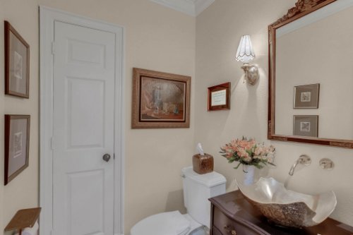 2706-Chambray-Ln.-Tampa--FL-33611--18--Powder-Room.jpg
