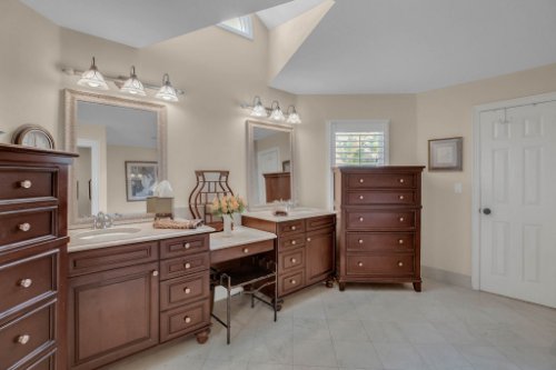 2706-Chambray-Ln.-Tampa--FL-33611--25--Owner-s-Bath-1---1.jpg
