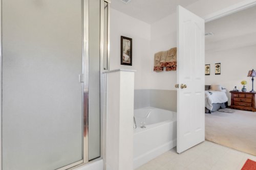 2719-Amanda-Kay-Way--Kissimmee--FL-34744----30---Master-Bathroom.jpg