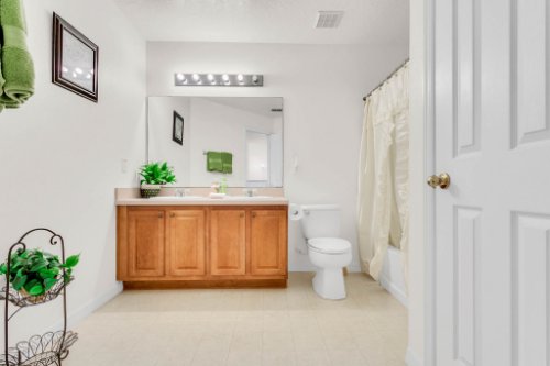 2719-Amanda-Kay-Way--Kissimmee--FL-34744----33---Bathroom.jpg