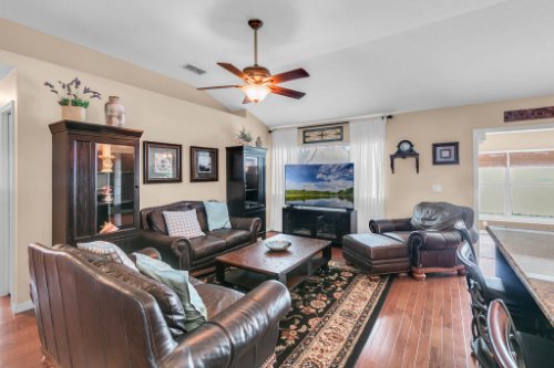 2251-Jessica-Ln--Kissimmee--FL-34744----06---Family-Room.jpg