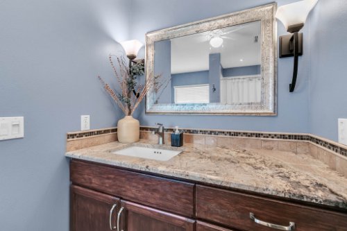 2251-Jessica-Ln--Kissimmee--FL-34744----20---Master-Bathroom.jpg