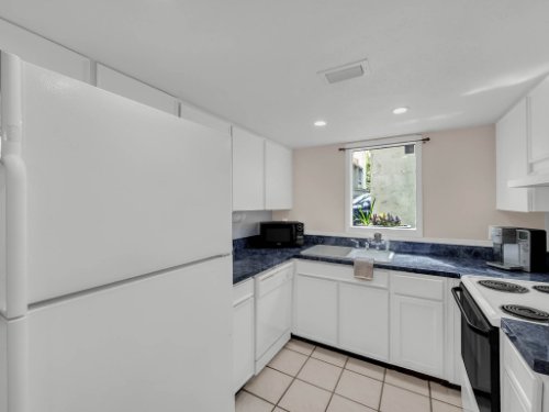 102-Fairway-Dr--Longwood--FL-32779----08---Kitchen.jpg