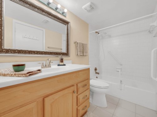 102-Fairway-Dr--Longwood--FL-32779----12---Master-Bathroom.jpg