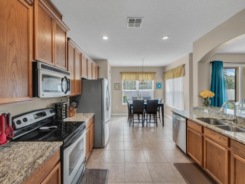 5549-Oakworth-Pl--Sanford--FL-32773----16---Kitchen.jpg
