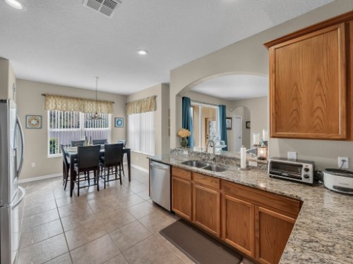 5549-Oakworth-Pl--Sanford--FL-32773----17---Kitchen.jpg