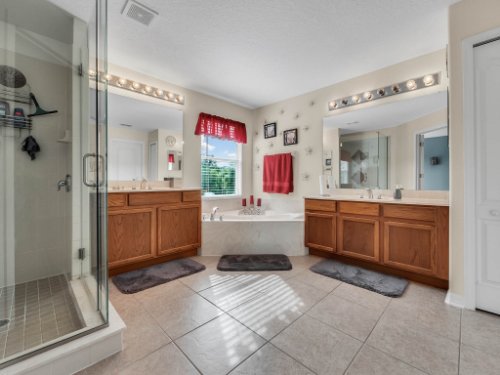 5549-Oakworth-Pl--Sanford--FL-32773----27---Master-Bathroom.jpg