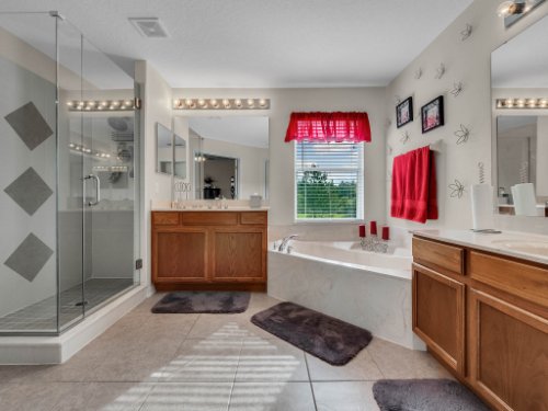 5549-Oakworth-Pl--Sanford--FL-32773----28---Master-Bathroom.jpg