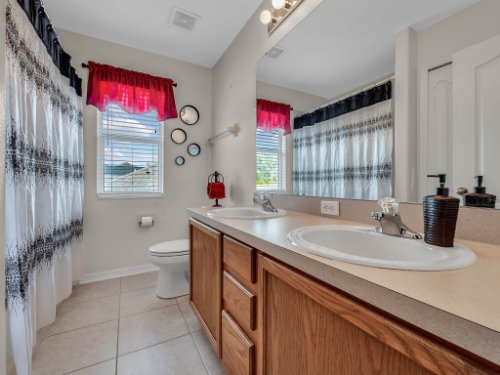 5549-Oakworth-Pl--Sanford--FL-32773----32---Bathroom.jpg