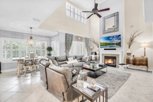 1241-Bella-Vista-Cir--Longwood--FL-32779----10---Family-Room.jpg