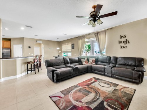 23539-Companero-Dr--Sorrento--FL-32776----11---Family-Room.jpg